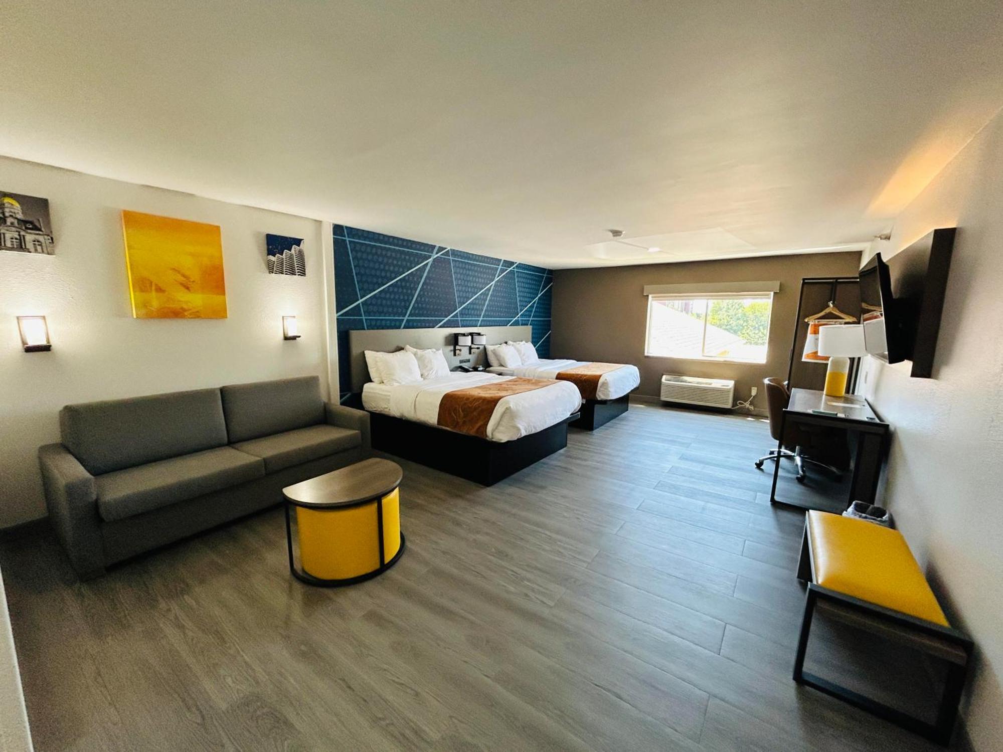 Comfort Suites Terre Haute University Area מראה חיצוני תמונה