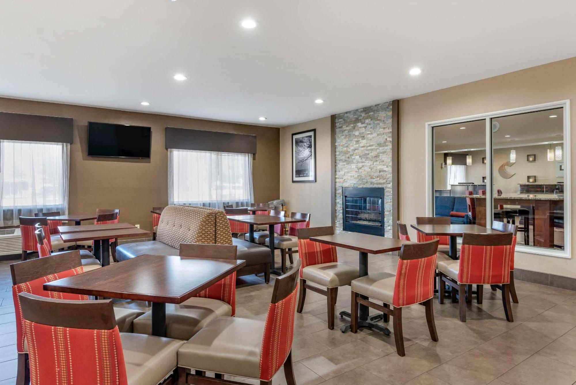 Comfort Suites Terre Haute University Area מראה חיצוני תמונה