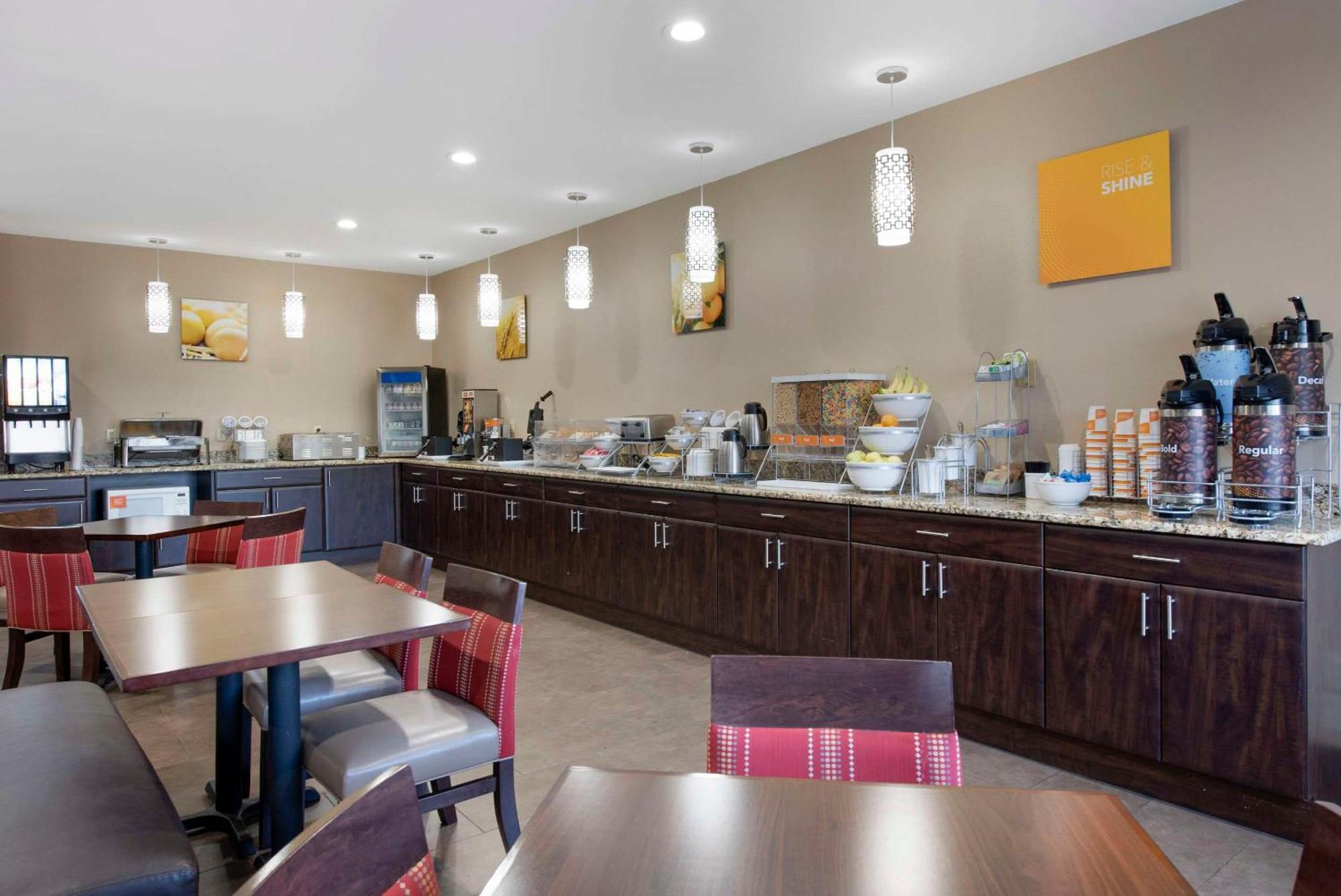 Comfort Suites Terre Haute University Area מראה חיצוני תמונה