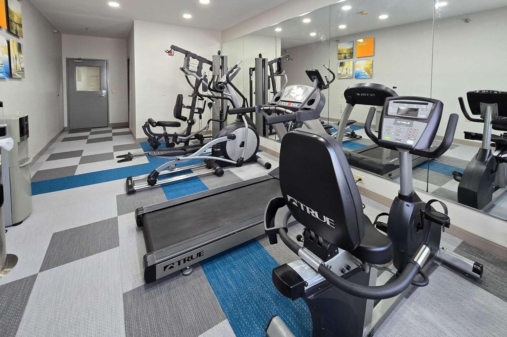 Comfort Suites Terre Haute University Area מראה חיצוני תמונה