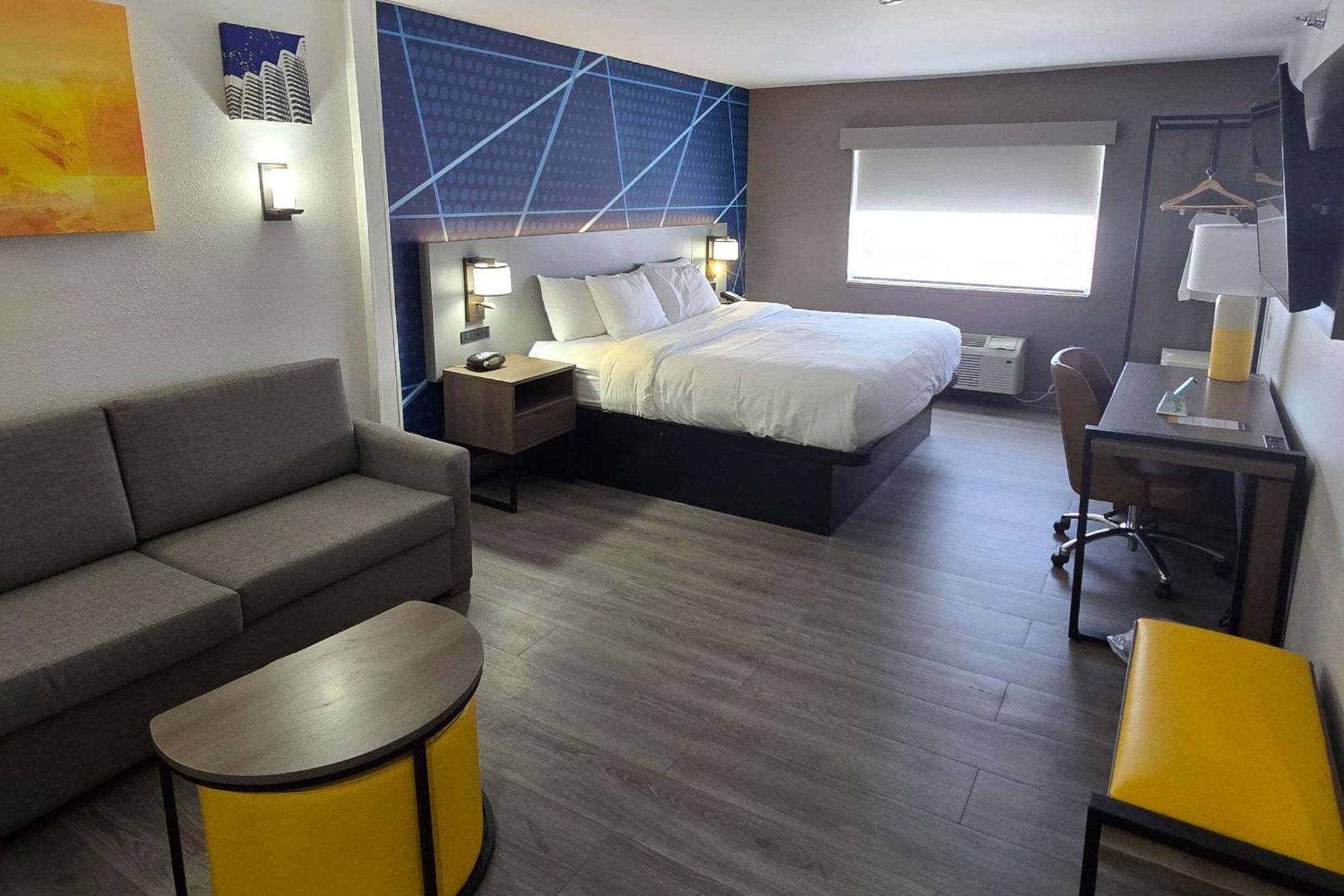 Comfort Suites Terre Haute University Area מראה חיצוני תמונה