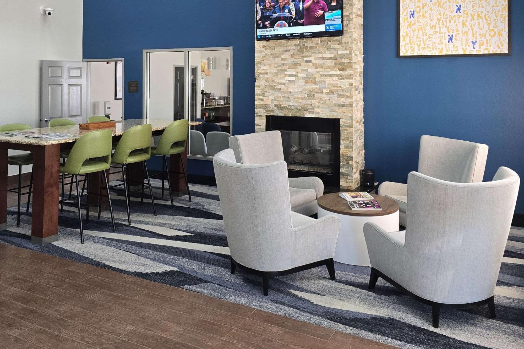 Comfort Suites Terre Haute University Area מראה חיצוני תמונה