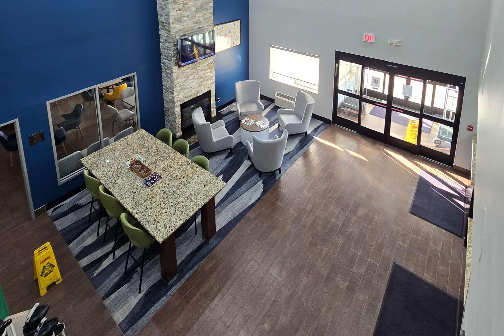 Comfort Suites Terre Haute University Area מראה חיצוני תמונה