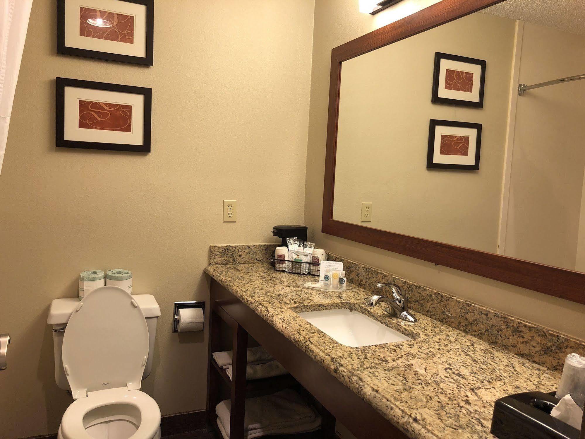 Comfort Suites Terre Haute University Area מראה חיצוני תמונה